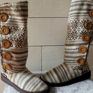 Like New sweater Muk Luks size 7